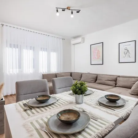 Apartman Colapis *