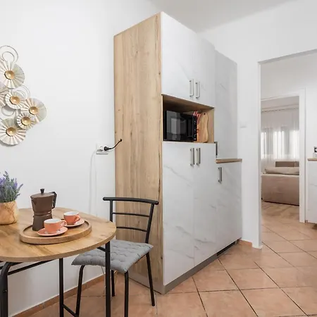 Colapis Apartment